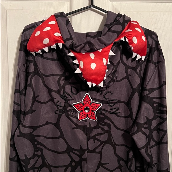Stranger Things Demogorgon Onesie - Large - Picture 4 of 7